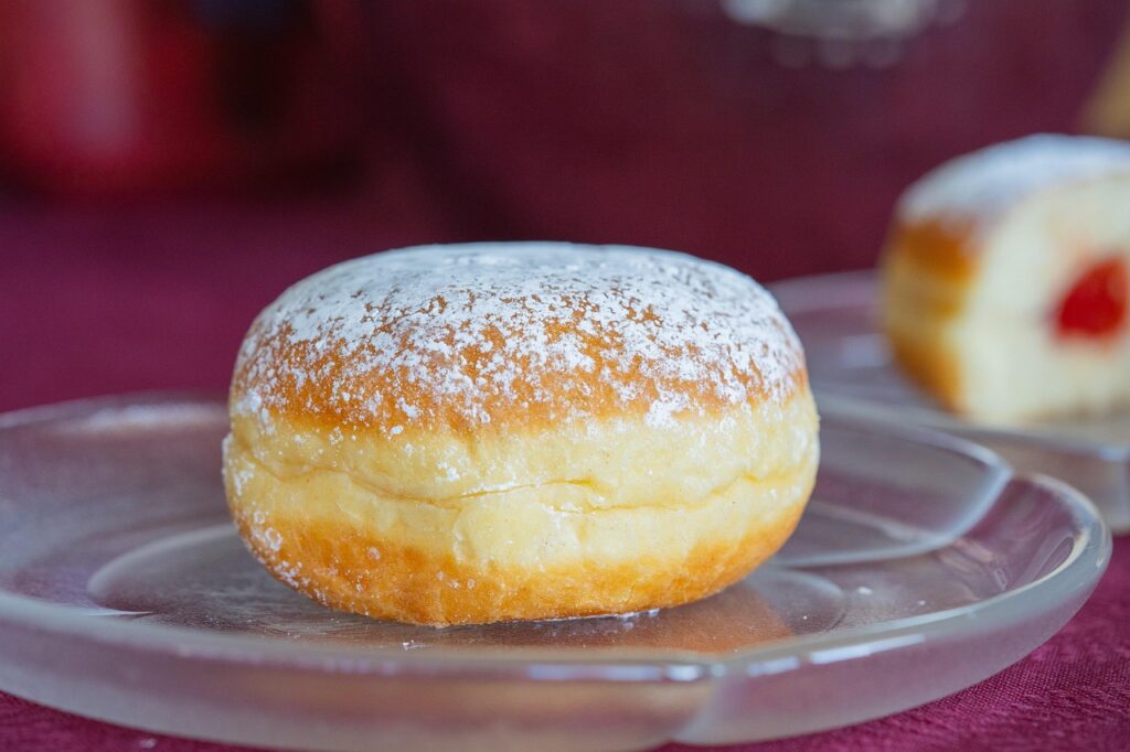 La ricetta dei bomboloni alla crema, soffici e golosi
