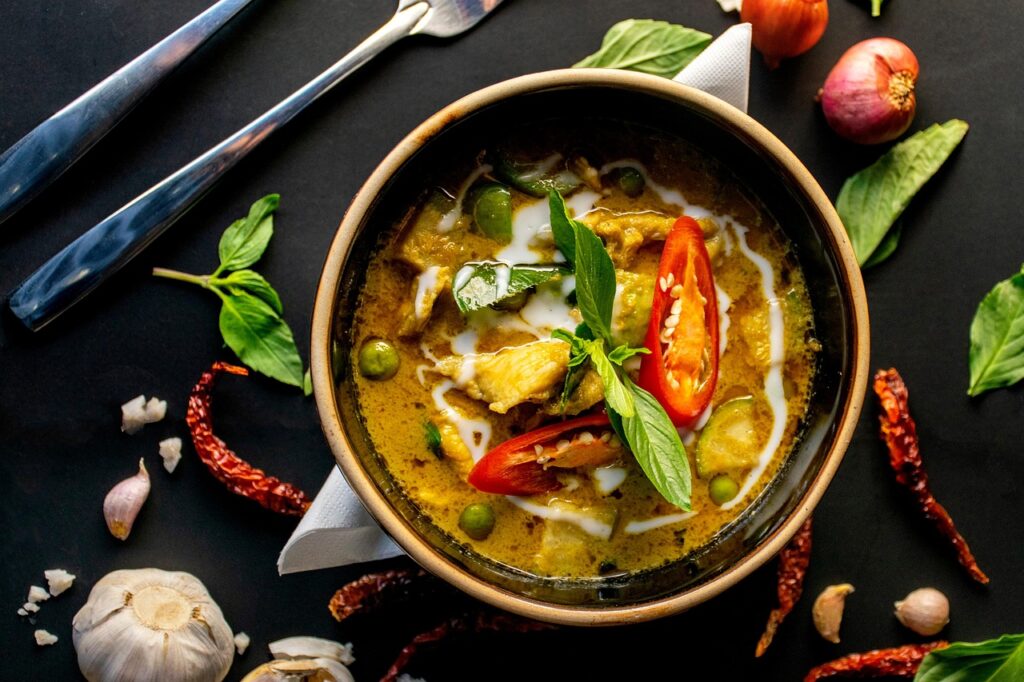 La ricetta del curry di pollo thailandese: la guida per un piatto esotico e cremoso